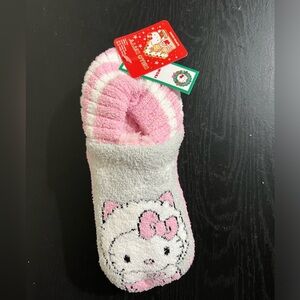 Sanrio Hello Kitty Christmas Winter Snowflake Holiday Slipper Socks Faux Fur NEW
